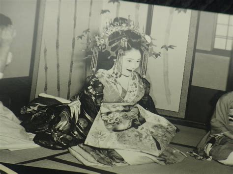 【花魁の古写真に命を吹き込む】100年以上前の美しい花魁た。